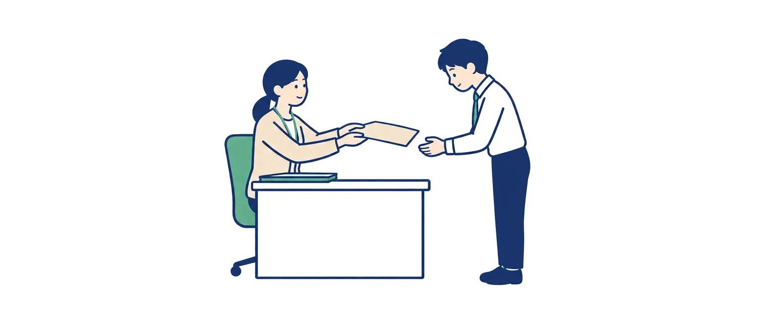 新しく入った社員に書類を渡す人事の担当者